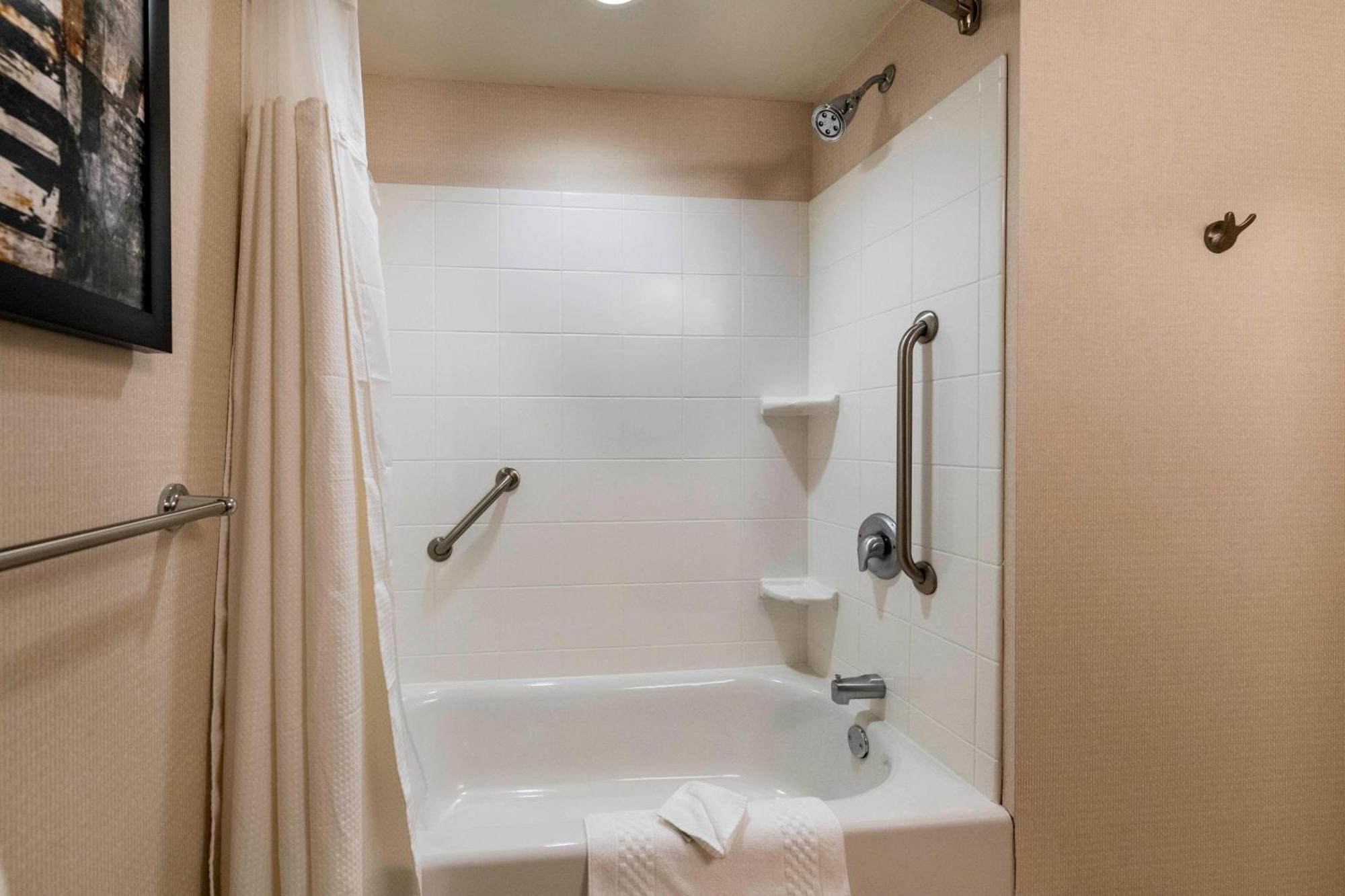 Courtyard By Marriott Atlanta Buford Mall Of Georgia Exterior foto