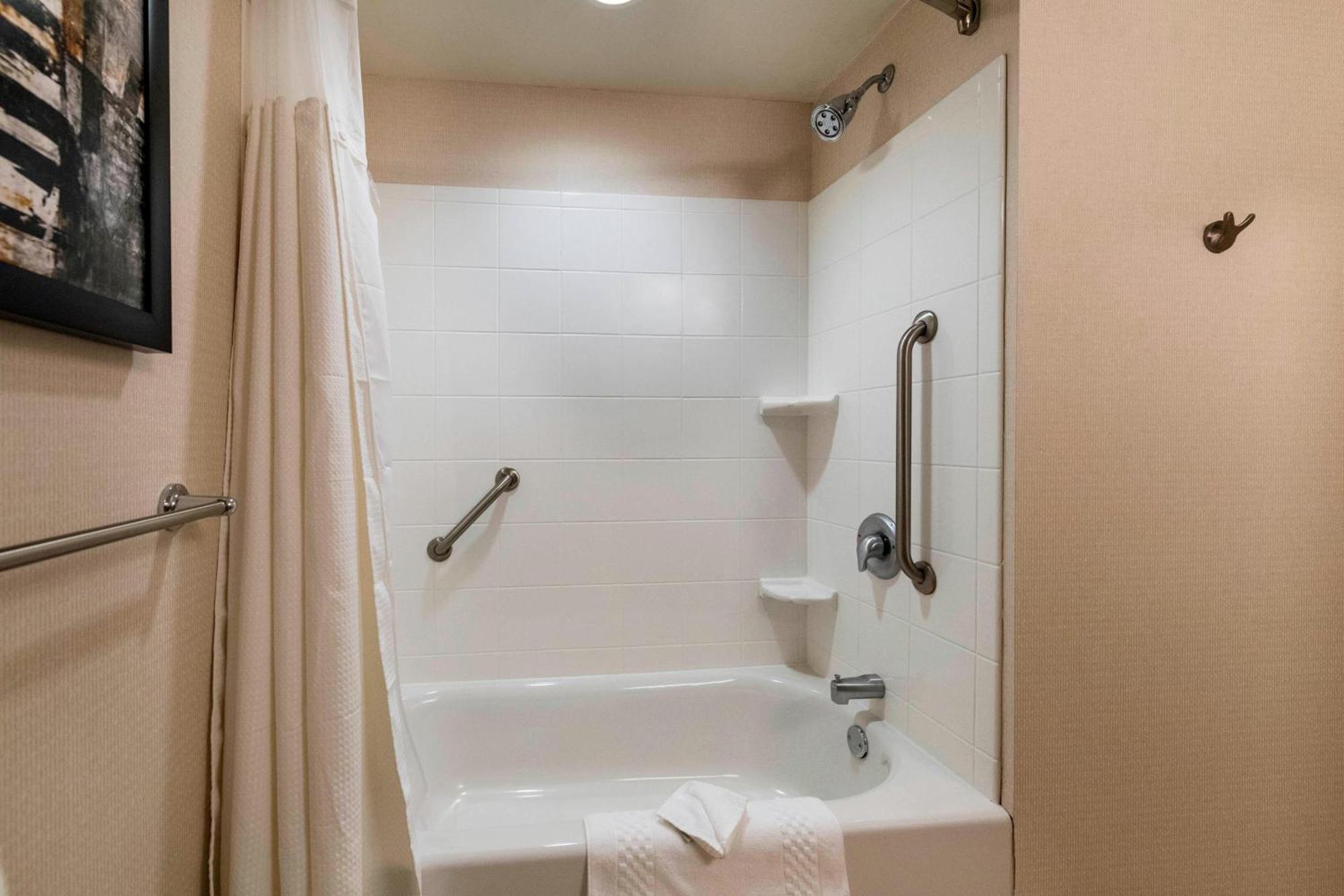 Courtyard By Marriott Atlanta Buford Mall Of Georgia Exterior foto