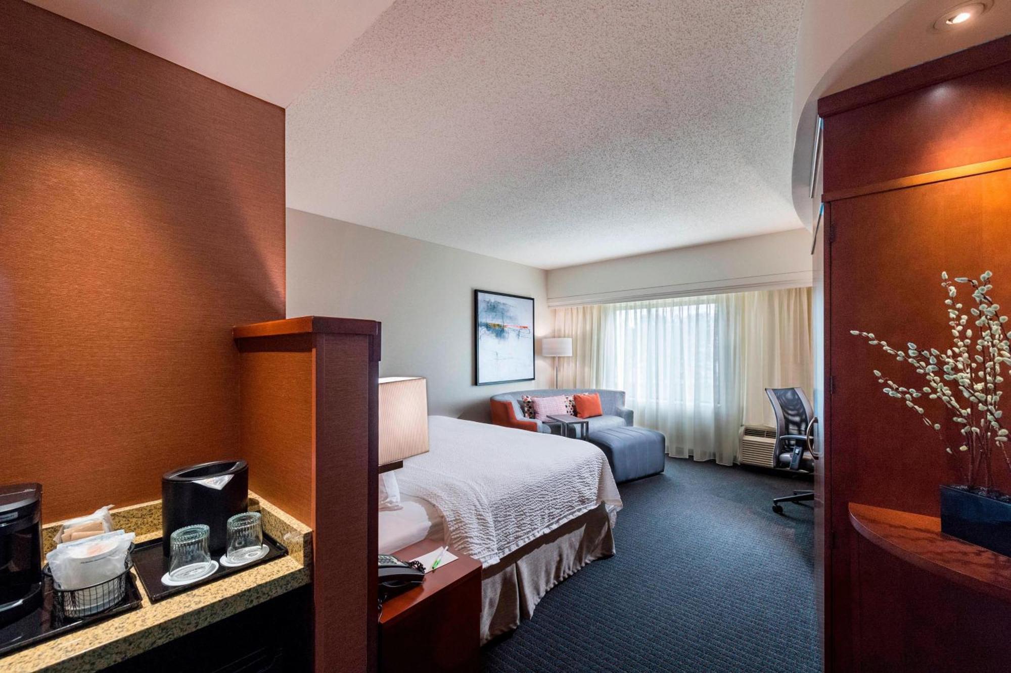Courtyard By Marriott Atlanta Buford Mall Of Georgia Exterior foto