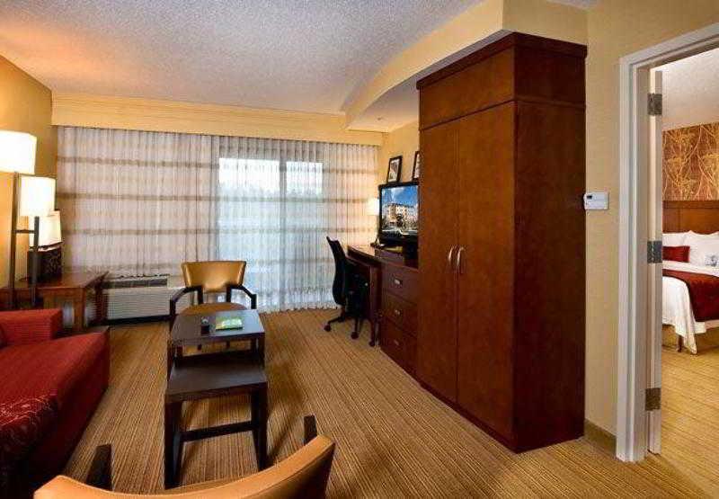 Courtyard By Marriott Atlanta Buford Mall Of Georgia Habitación foto